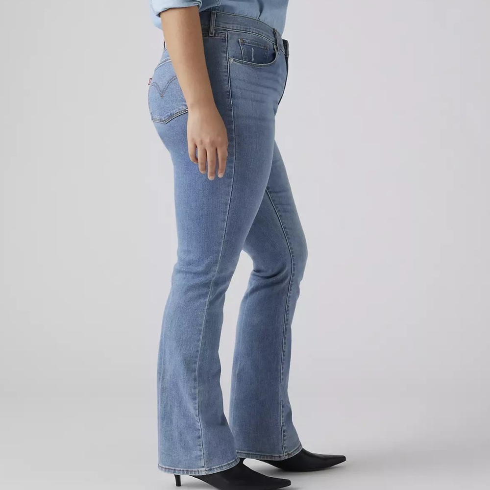 Levi’s Classic Bootcut Women’s Jeans in Light Blue - Size 12